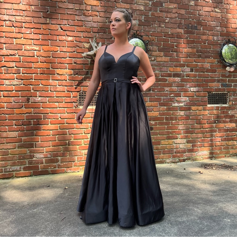 Custom Made Gothic Ballgown Alternative Wedding Dress - Lace Up Corset & Slit - Picture 13 of 17